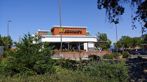 Shopping Mall «Gilroy Premium Outlets», reviews and photos, 681 Leavesley Rd, Gilroy, CA 95020, USA