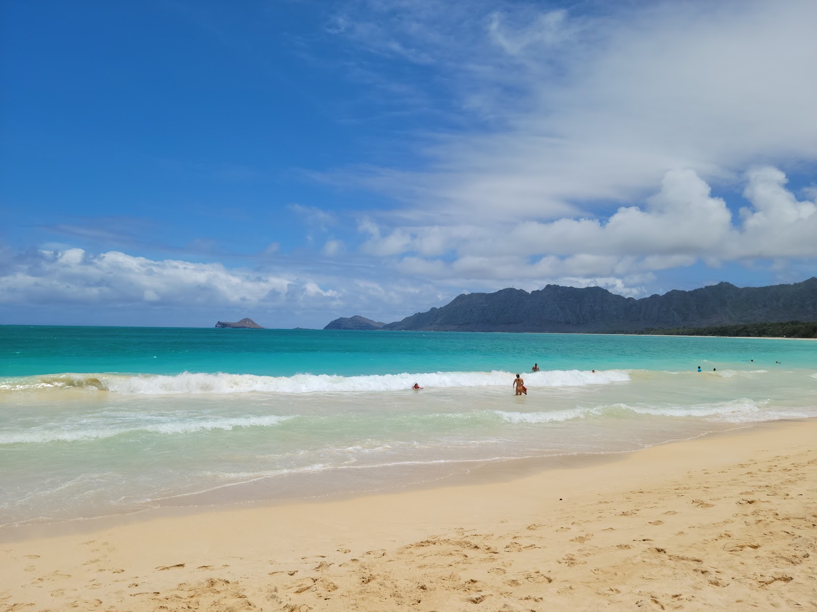 Foto van Bellows Field Beach Park met turquoise puur water oppervlakte