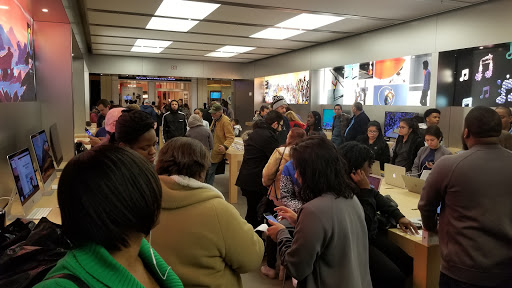 Computer Store «Apple Orland Square Mall», reviews and photos, 428 Orland Square Dr, Orland Park, IL 60462, USA