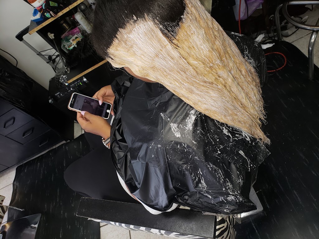 Hands That Work Salon & Spa 07203