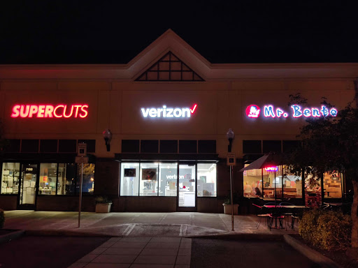 Cell Phone Store «GoWireless Verizon Authorized Retailer», reviews and photos, 7174 NE Cornell Rd, Hillsboro, OR 97124, USA