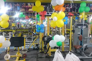 GOLDEN GYM image