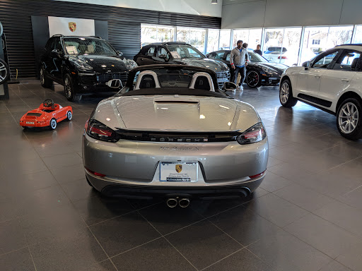 Mercedes Benz Dealer «Mercedes-Benz of Milwaukee North», reviews and photos, 1400 W Silver Spring Dr #105, Milwaukee, WI 53209, USA