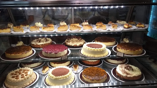 Custom cakes in Medellin