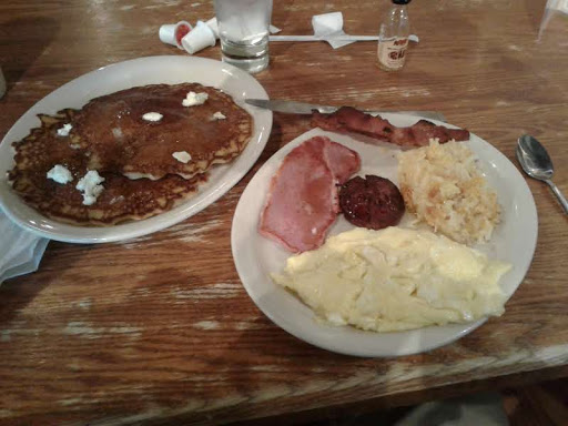 American Restaurant «Cracker Barrel Old Country Store», reviews and photos, 525 Skyline Dr, Conway, AR 72032, USA