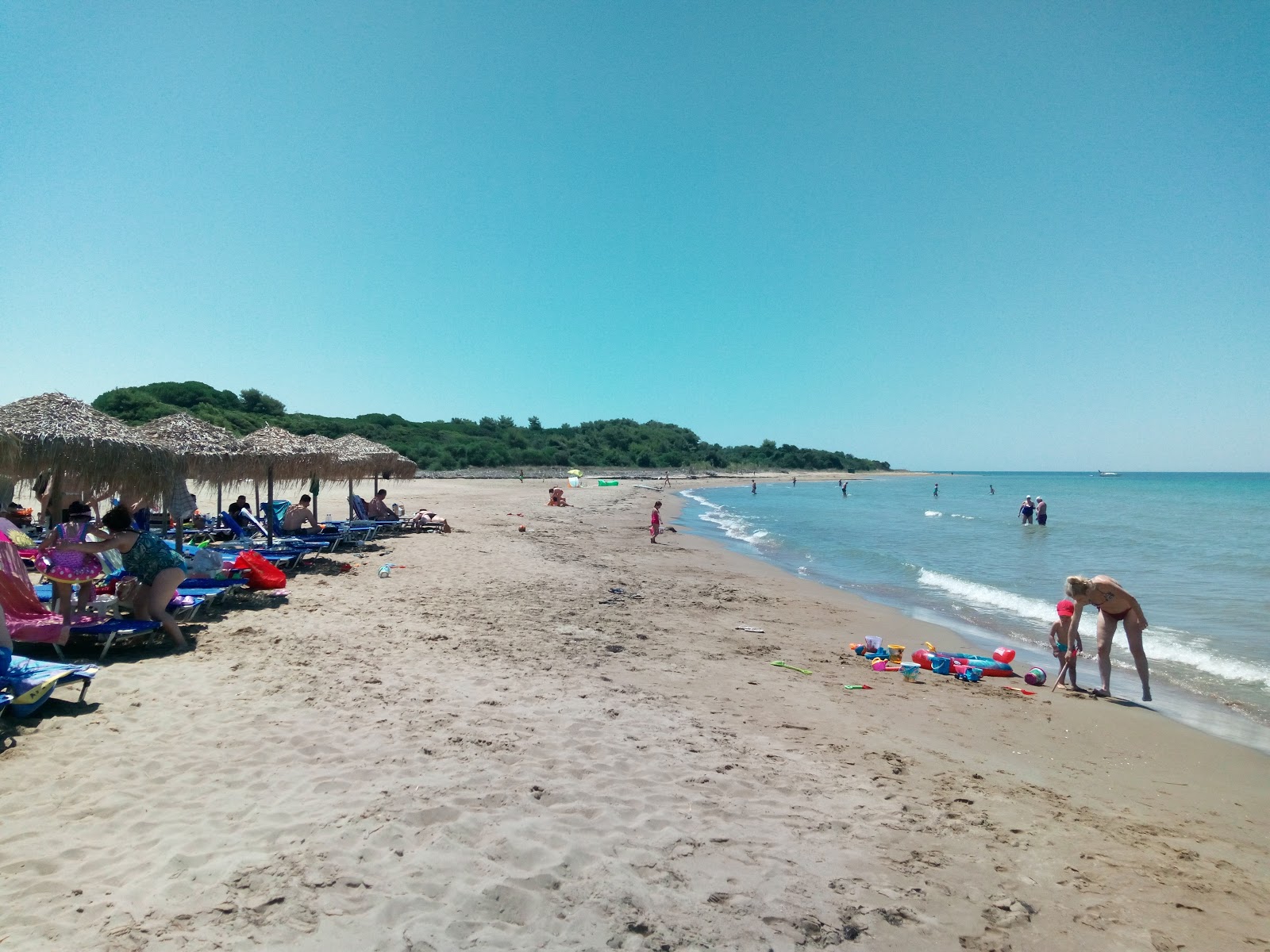 Foto van Amaliadas beach met direct strand