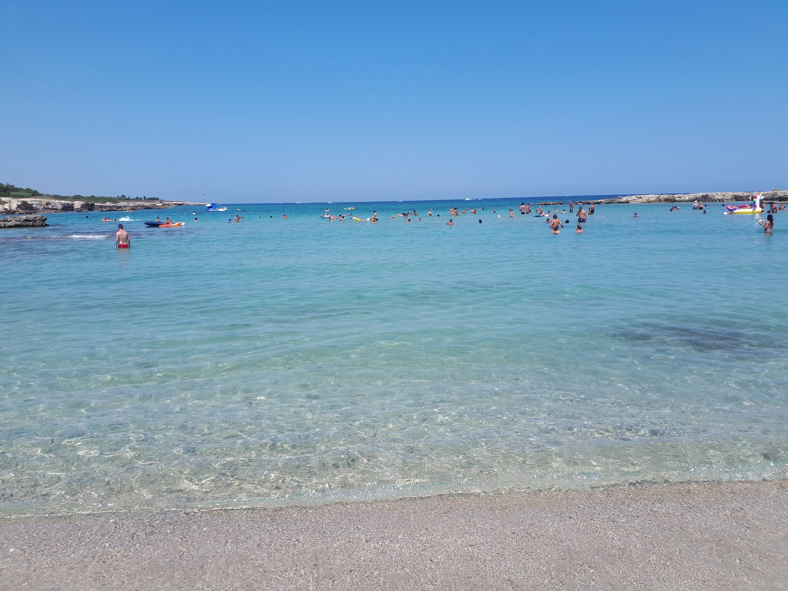 Atlantis beach'in fotoğrafı mavi saf su yüzey ile