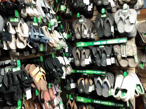 Clothing Store «Walk In the Woods», reviews and photos, 116 W 5th Ave, Mt Dora, FL 32757, USA