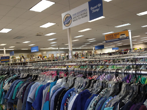 Thrift Store «Goodwill Littleton - County Line», reviews and photos, 161 W County Line Rd, Littleton, CO 80129, USA