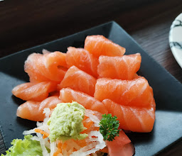 Salmon Sushi (แซลมอน ซูชิ) photo