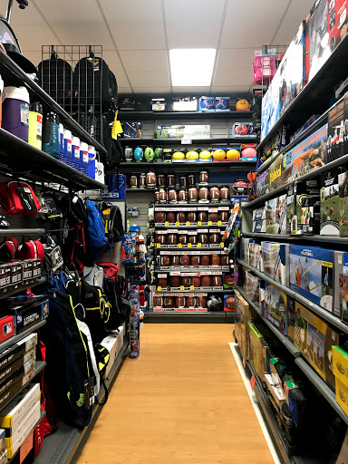 Sporting Goods Store «Big 5», reviews and photos, 3719 E Colorado Blvd, Pasadena, CA 91107, USA