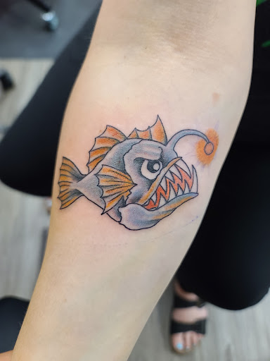 Tattoo Shop «No Guts No Glory Tattoo», reviews and photos, 1333 NW U.S. 101, Lincoln City, OR 97367, USA