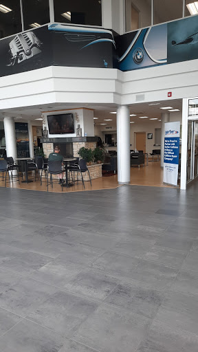 Car Dealer «MINI of Orland Park», reviews and photos, 11030 W 159th St, Orland Park, IL 60467, USA