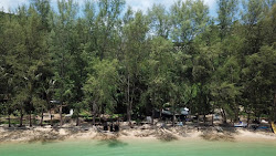 Foto van Hua Beach ondersteund door kliffen