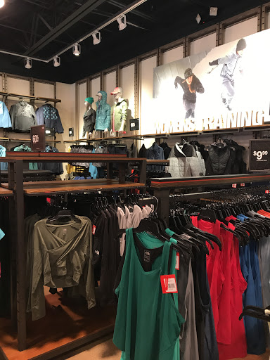 Clothing Store «The North Face Outlet», reviews and photos, 5050 Factory Shops Blvd Suite100, Castle Rock, CO 80108, USA