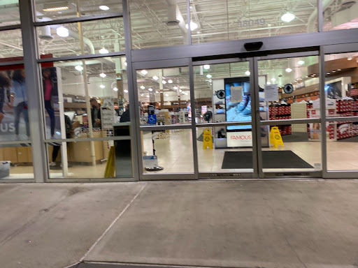 Shoe Store «Famous Footwear», reviews and photos, 18049 NW Evergreen Pkwy, Beaverton, OR 97006, USA