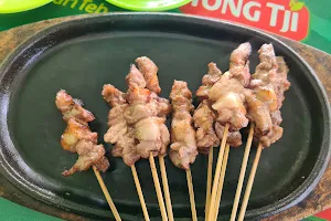 Sate Kambing "Sari Cemplik" Putra Kasturi (Bang Topiq), Cab Tegal image