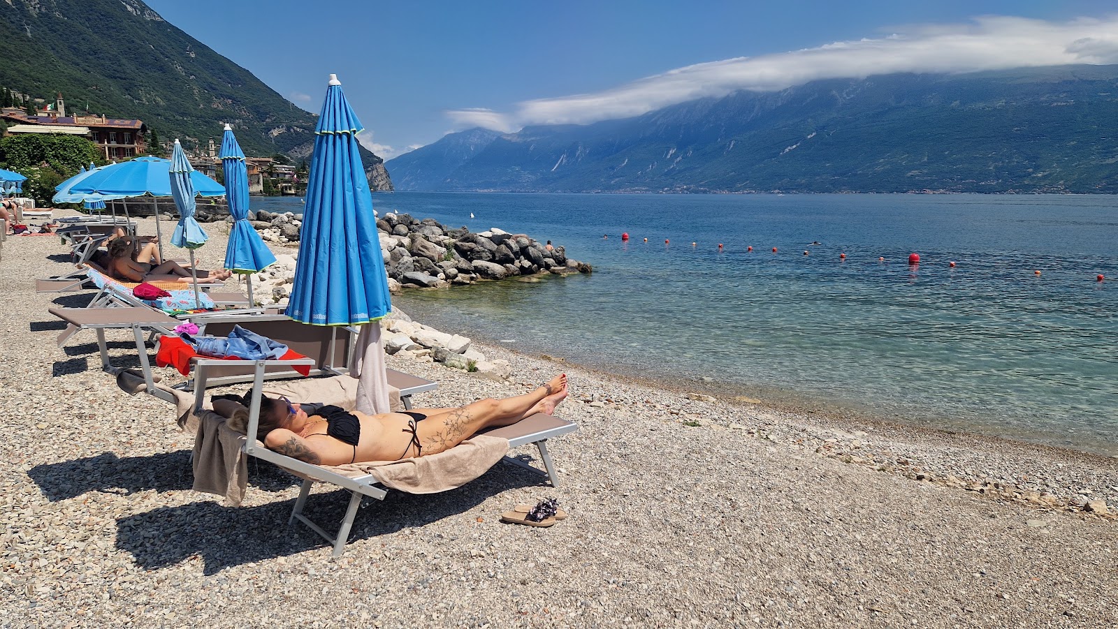 Foto van Spiaggia Giallo Limone met blauw puur water oppervlakte