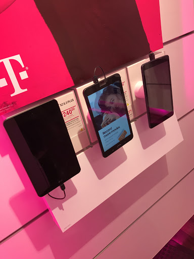Cell Phone Store «T-Mobile», reviews and photos, 35020 Newark Blvd, Newark, CA 94560, USA
