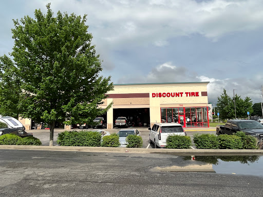 Discount Tire Store - Bowling Green, KY, 790 Campbell Ln, Bowling Green, KY 42104, USA, 
