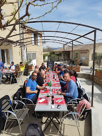 Atmosphère du Restaurant Bistrot des Roques à Saint-Pantaléon - n°5