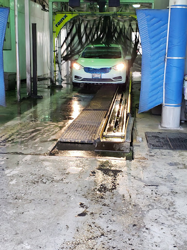 Car Wash «Evergreen Car Wash», reviews and photos, 3501 95th St, Evergreen Park, IL 60805, USA