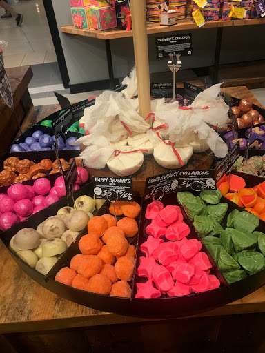 Cosmetics Store «Lush Cosmetics», reviews and photos, 2855 Stevens Creek Blvd, Santa Clara, CA 95050, USA