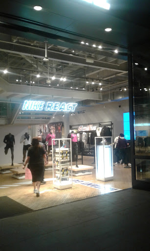 Clothing Store «Nike The Grove», reviews and photos, 189 The Grove Dr, Los Angeles, CA 90036, USA