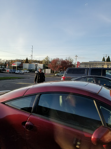 Grocery Store «Grocery Outlet Bargain Market», reviews and photos, 354 S 1st Ave, Hillsboro, OR 97123, USA