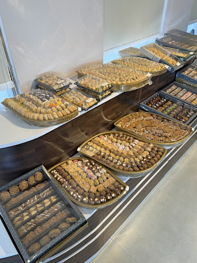 حلويات و معجنات شيخه 