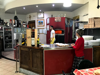 Pizzeria C'est La VIE Via Calvario, 11, 89834 Vazzano VV, Italia