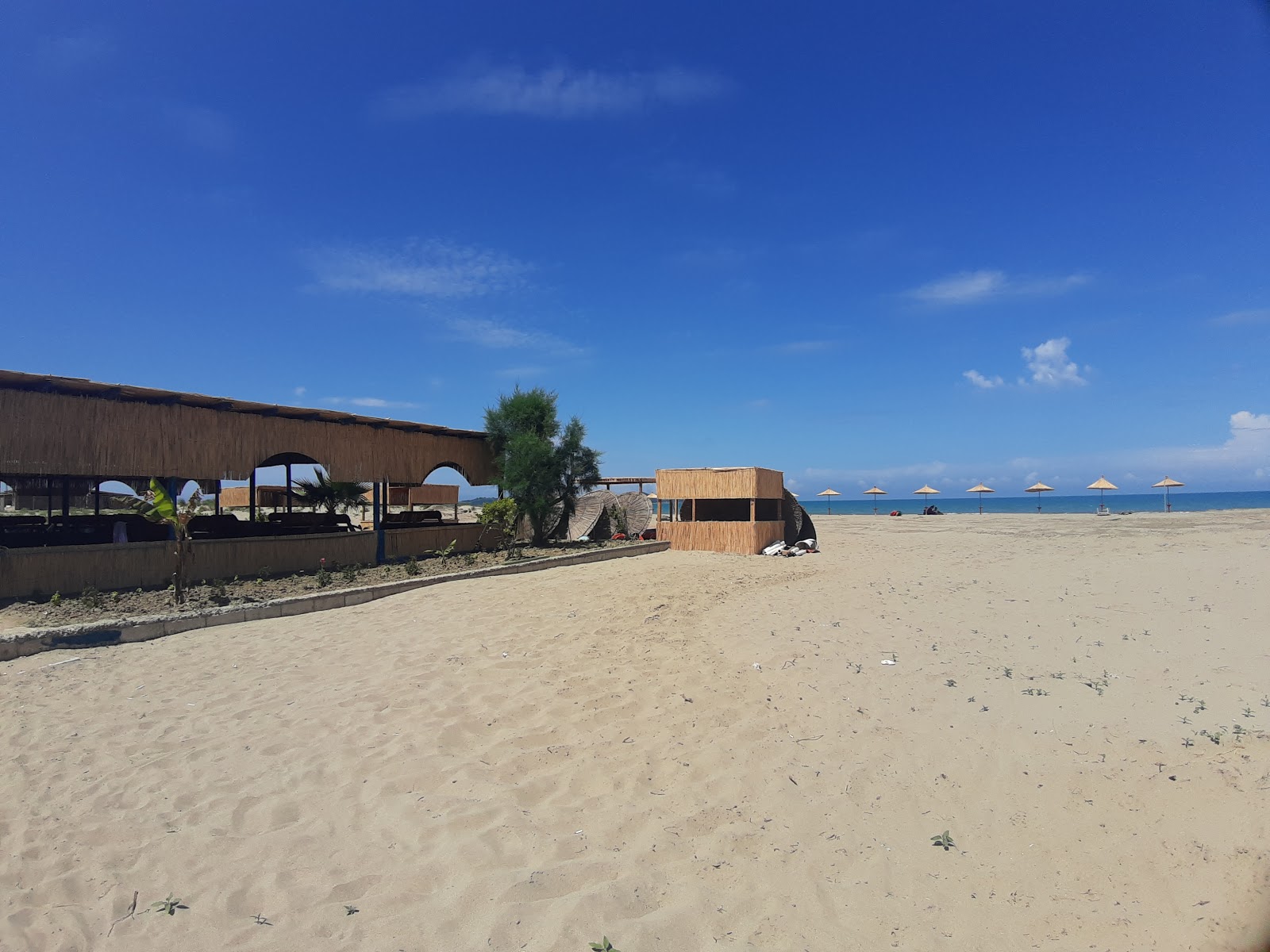 Foto von Cristal Rinia beach und die siedlung