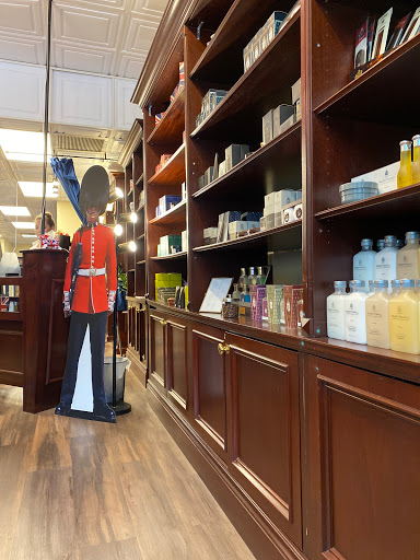 Barber Shop «Truefitt & Hill Barber Shop», reviews and photos, 111 W Monroe St, Chicago, IL 60603, USA