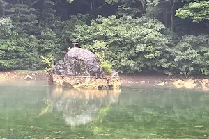 お糸の池（お糸地蔵） image