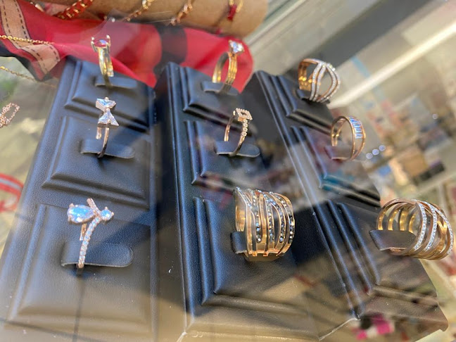 Be Unique - Πειραιάς