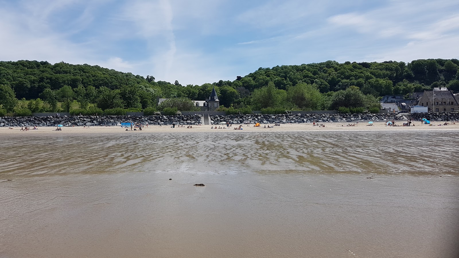 Plage des Rosaires'in fotoğrafı - rahatlamayı sevenler arasında popüler bir yer