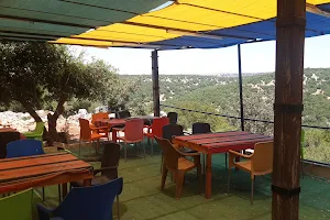 مطعم ومنتزة غابات الجبل image