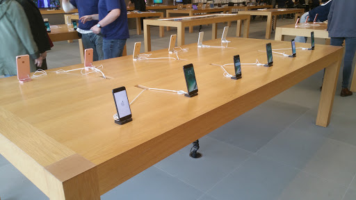 Computer Store «Apple Nanuet», reviews and photos, 8115 Fashion Dr, Nanuet, NY 10954, USA