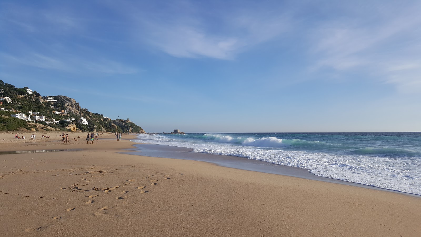 Foto von Playa de Atlanterra mit heller feiner sand Oberfläche