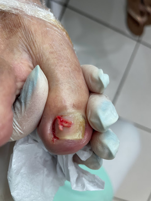 Podóloga Larissa Lavezo