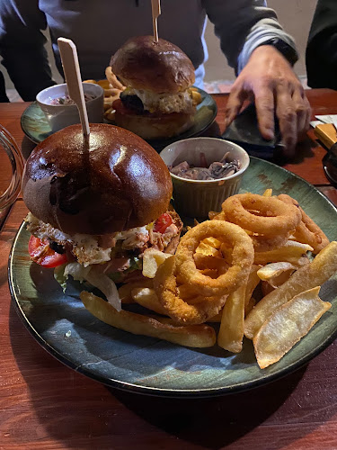 Comentarii opinii despre Skorpió Irish Pub