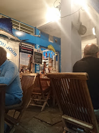 Atmosphère du Restaurant de spécialités à base de poisson-pêcheur Le D.C.P à saint gilles les bains - n°6