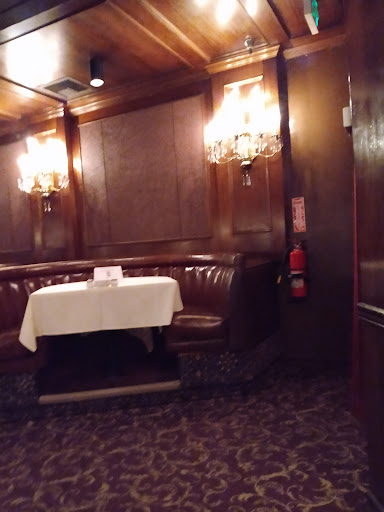 Dinner Theater «Candlelight Pavilion Fine Dining and Musical Theater», reviews and photos, 455 W Foothill Blvd, Claremont, CA 91711, USA