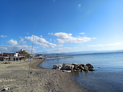Photo de Akcay beach avec rivage droit, long