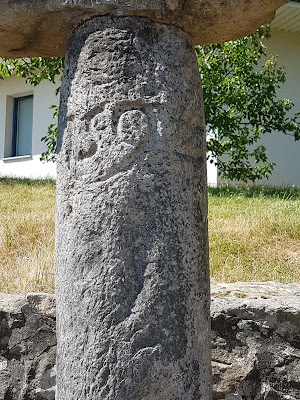 Croix de grès à Fresnicourt-le-Dolmen