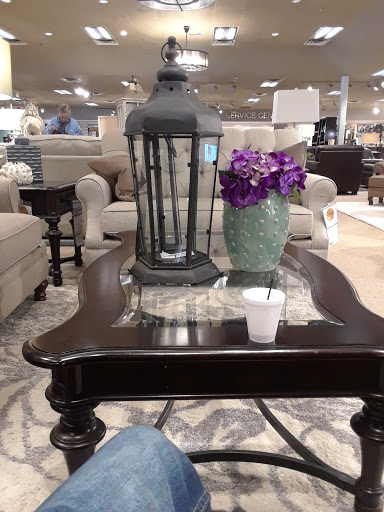 Furniture Store «Art Van Furniture - Muskegon», reviews and photos, 630 Seminole Rd, Muskegon, MI 49441, USA