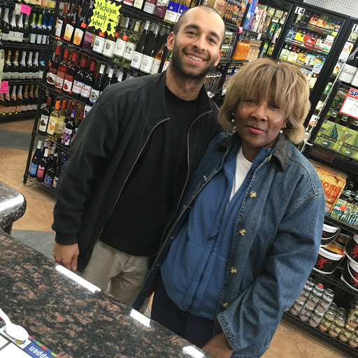 Liquor Store «Royal Liquor», reviews and photos, 808 Center Rd #3, Flint, MI 48506, USA
