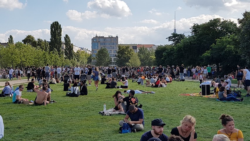 Sonntagskaraoke am Mauerpark by null