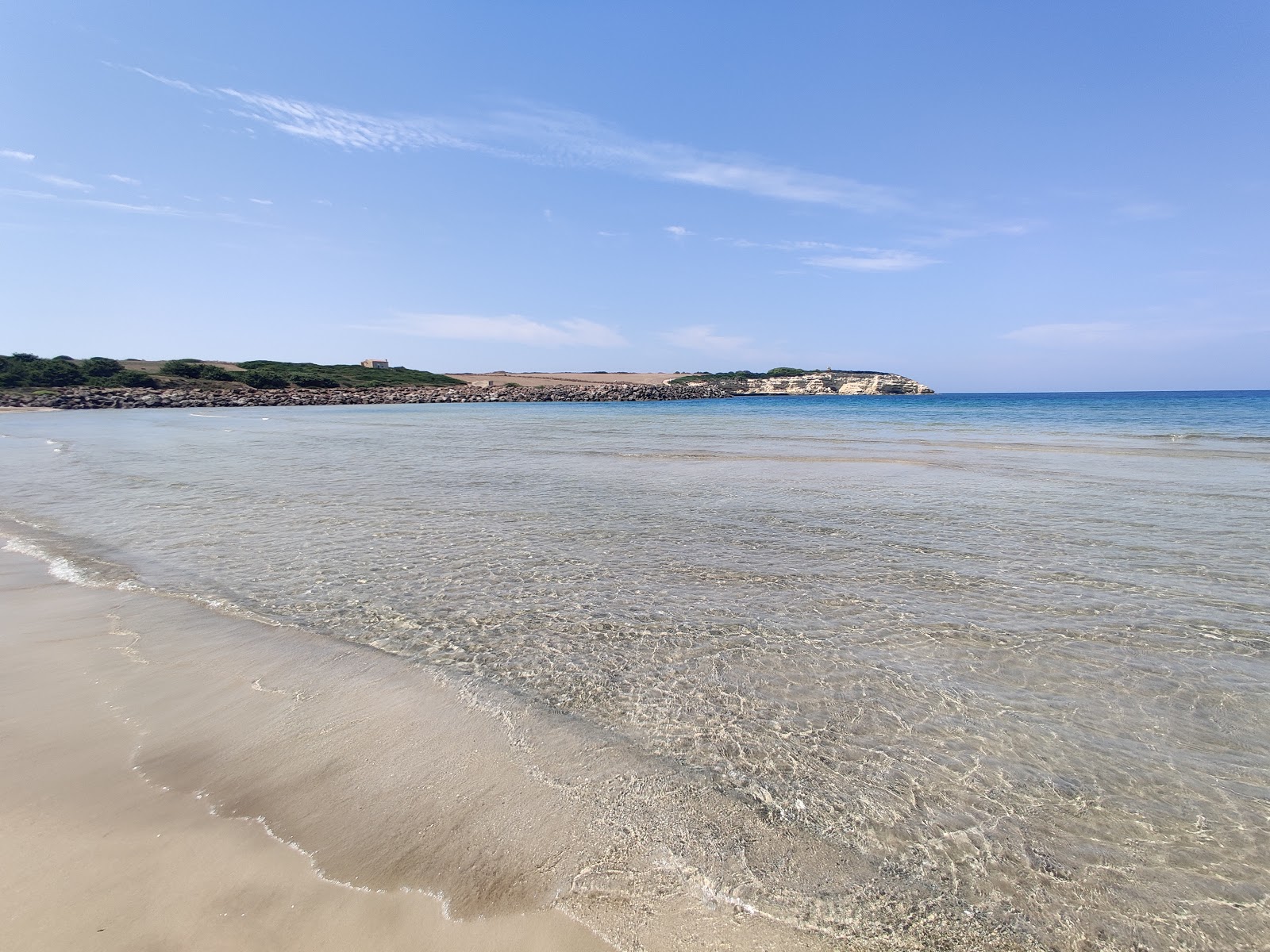 Spiaggia Di Is Benas'in fotoğrafı kirli temizlik seviyesi ile