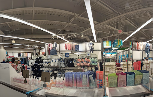 Clothing Store «Old Navy», reviews and photos, 1961 Chain Bridge Rd, McLean, VA 22102, USA
